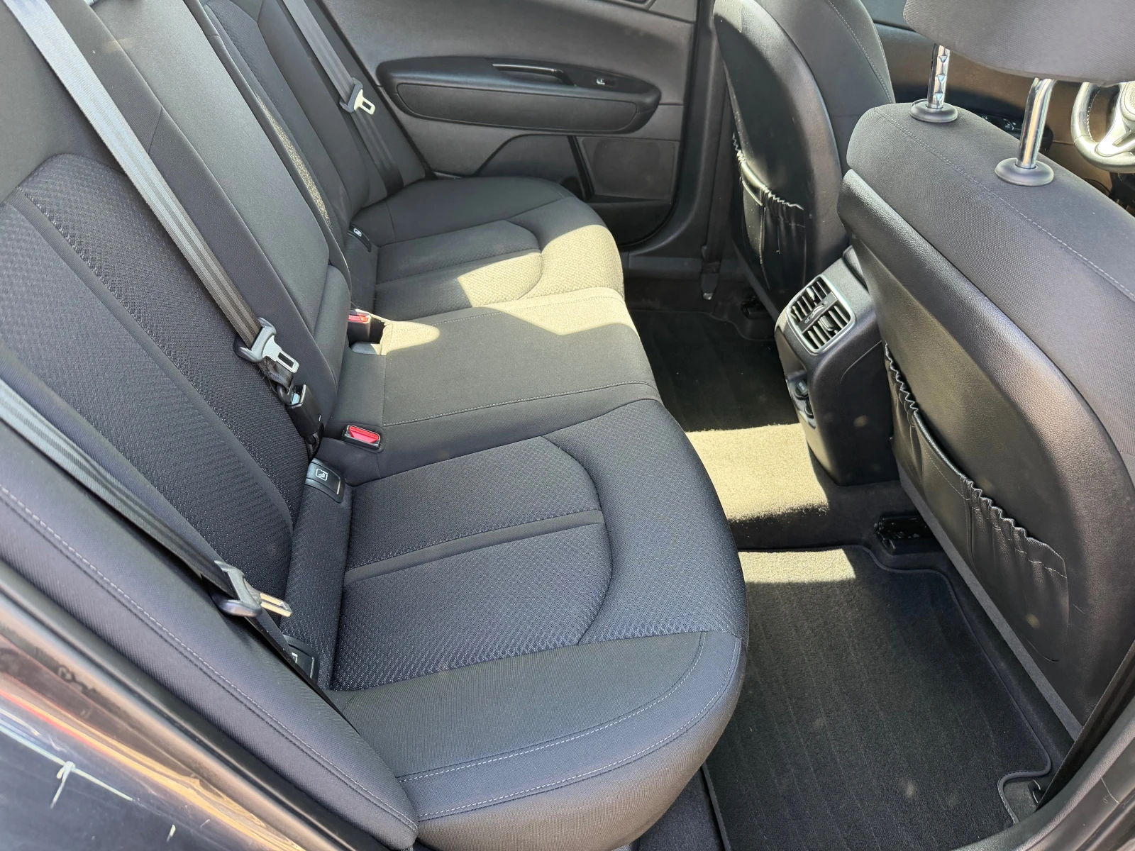 Kia Optima 1.7 CRDI(КАТО НОВА), снимка 13 - Автомобили и джипове - 54546913