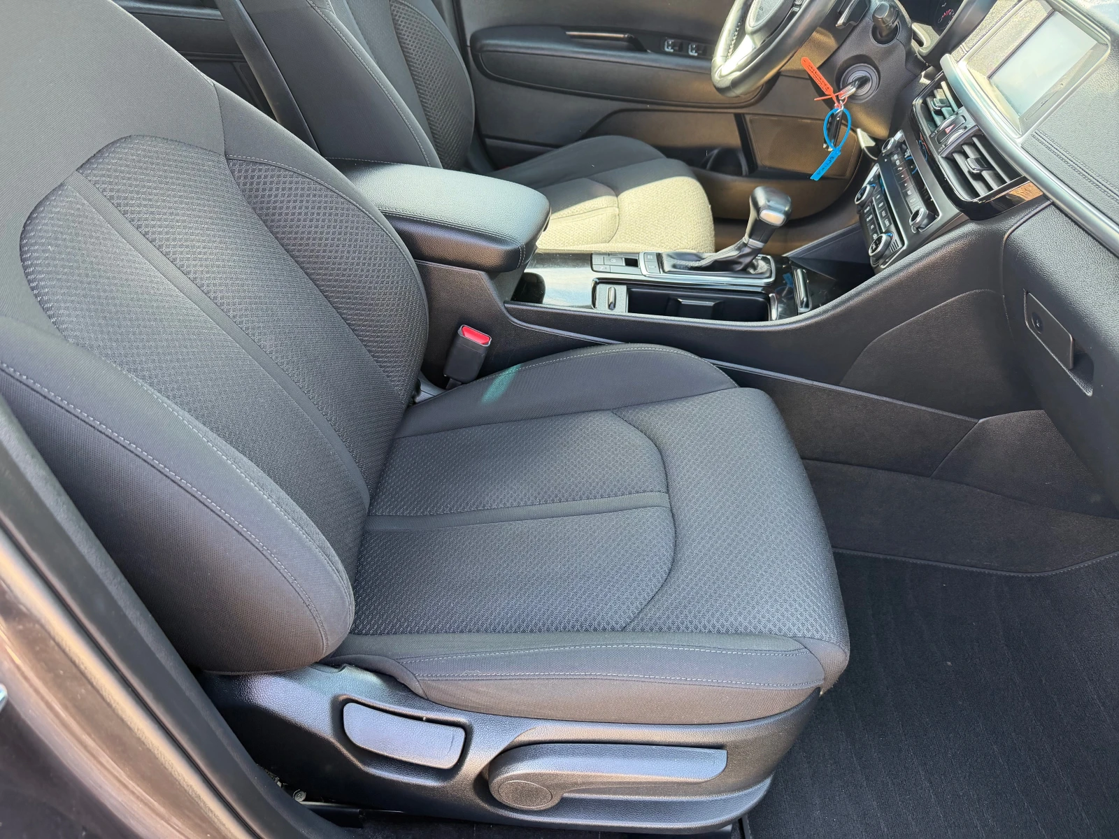 Kia Optima 1.7 CRDI(КАТО НОВА), снимка 11 - Автомобили и джипове - 54546913