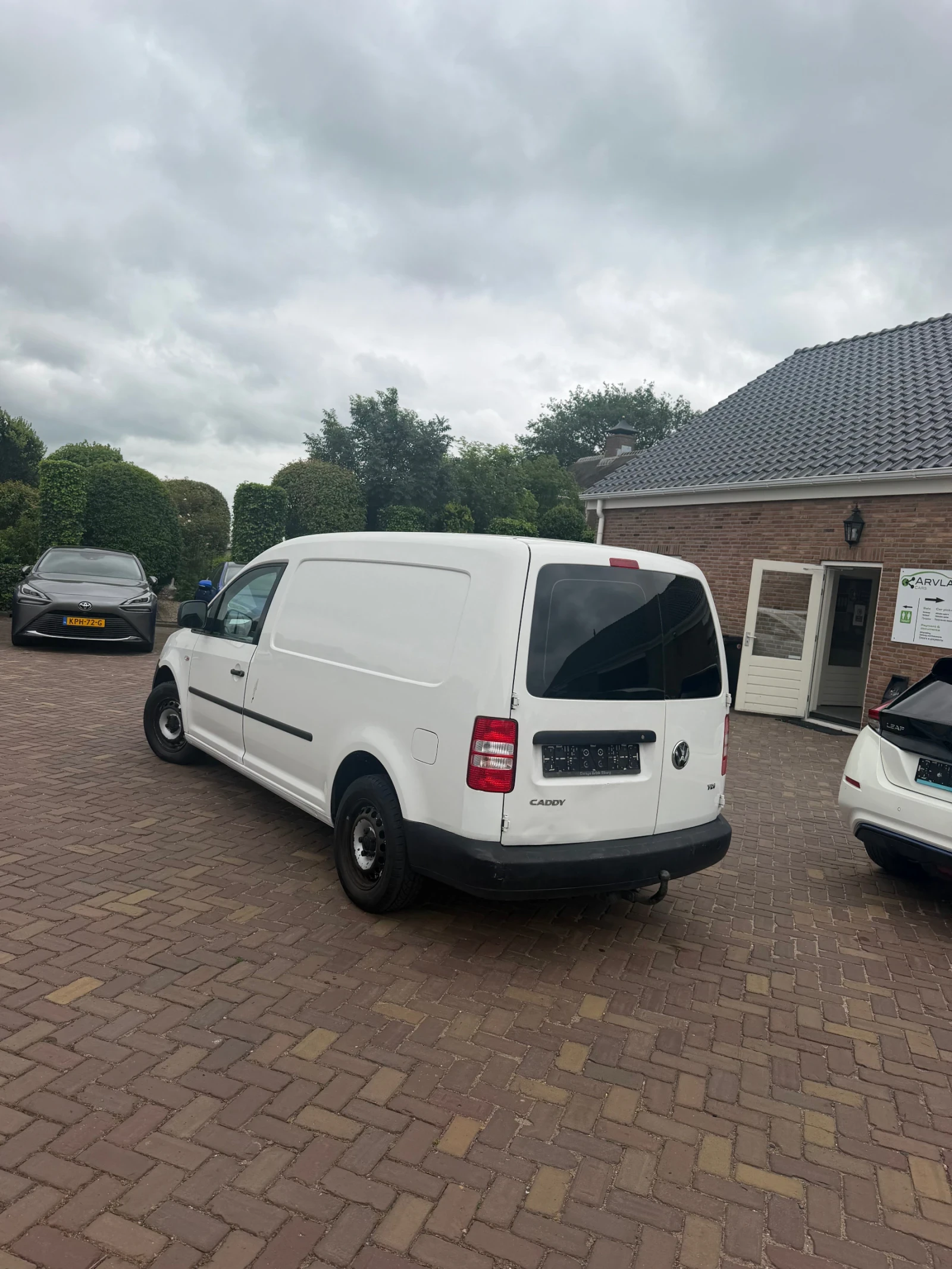 VW Caddy 1.6, снимка 3 - Автомобили и джипове - 55256661