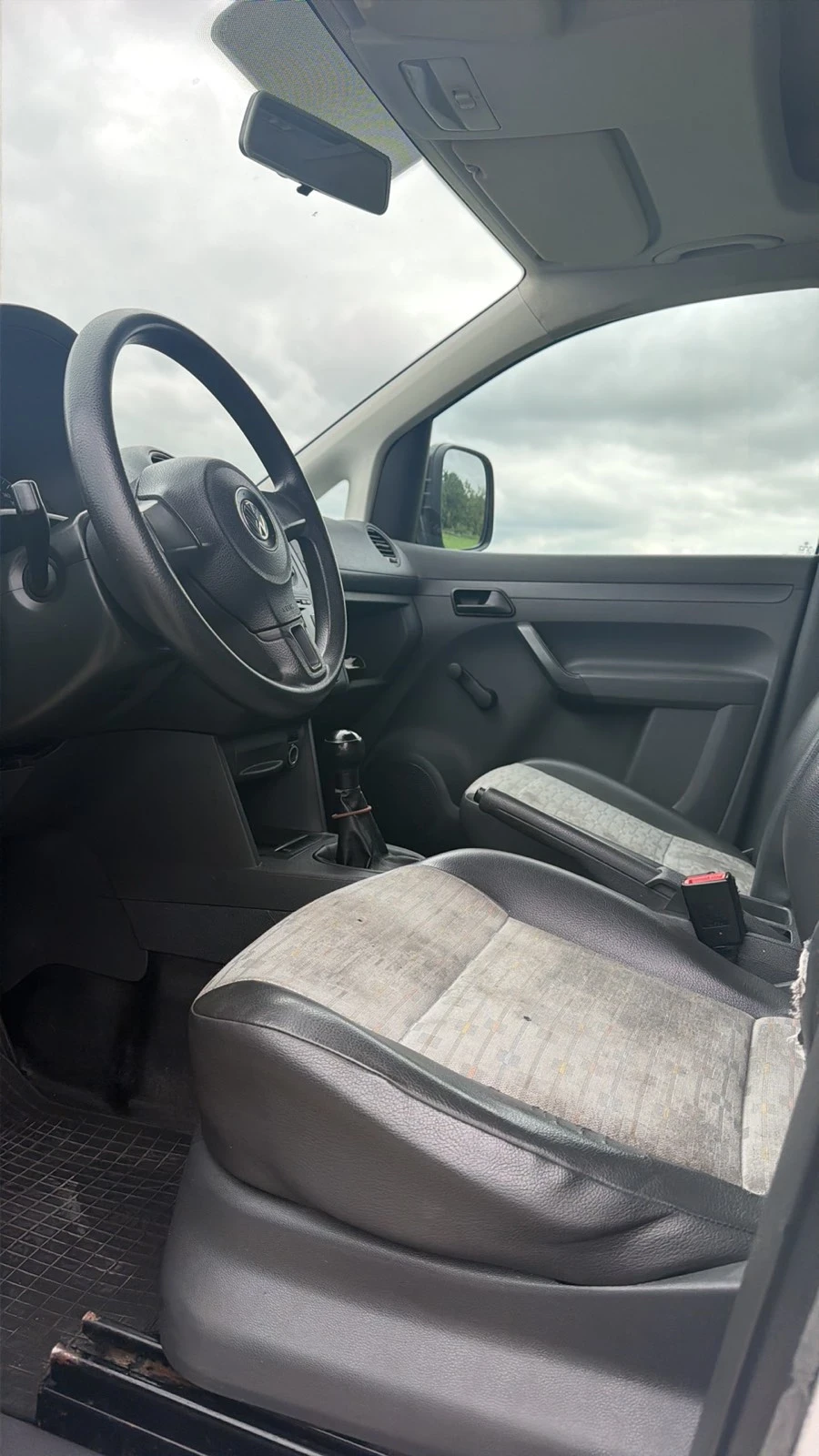 VW Caddy 1.6, снимка 7 - Автомобили и джипове - 55256661