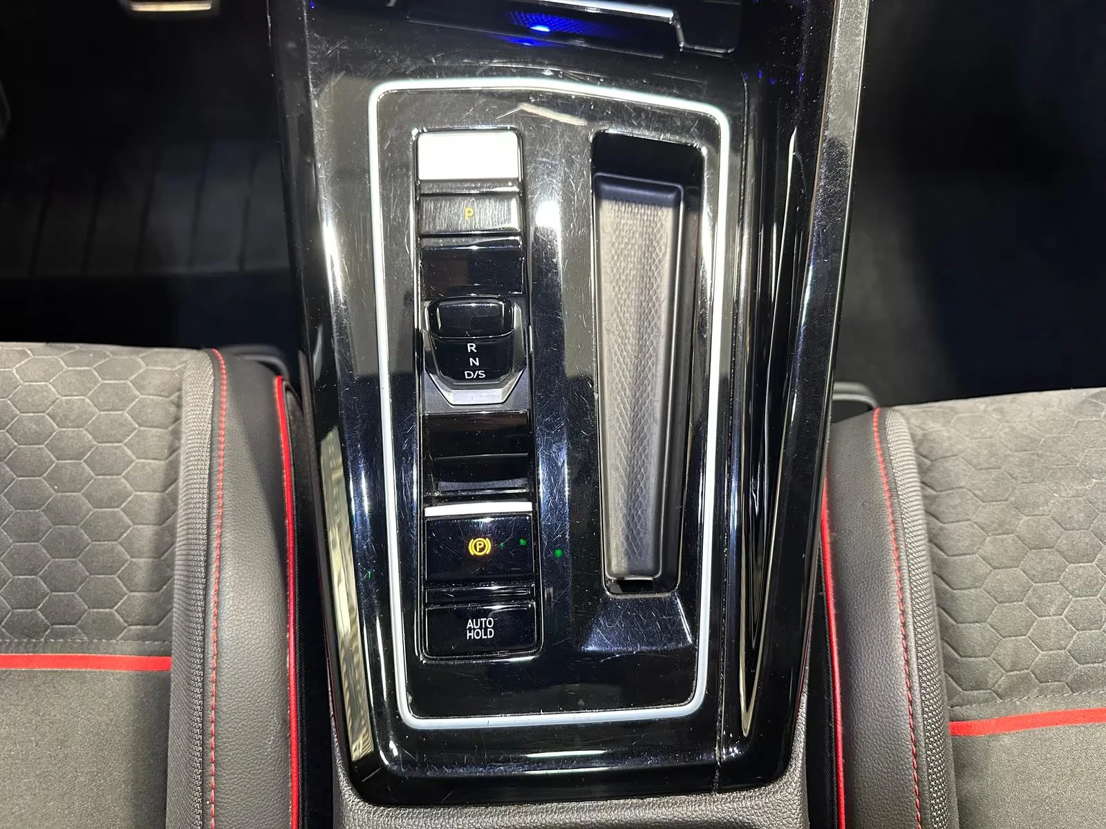 VW Golf GTI CLUB SPORT/300HP/DSG/PANO/NAVI/CAM/623z, снимка 16 - Автомобили и джипове - 55376209