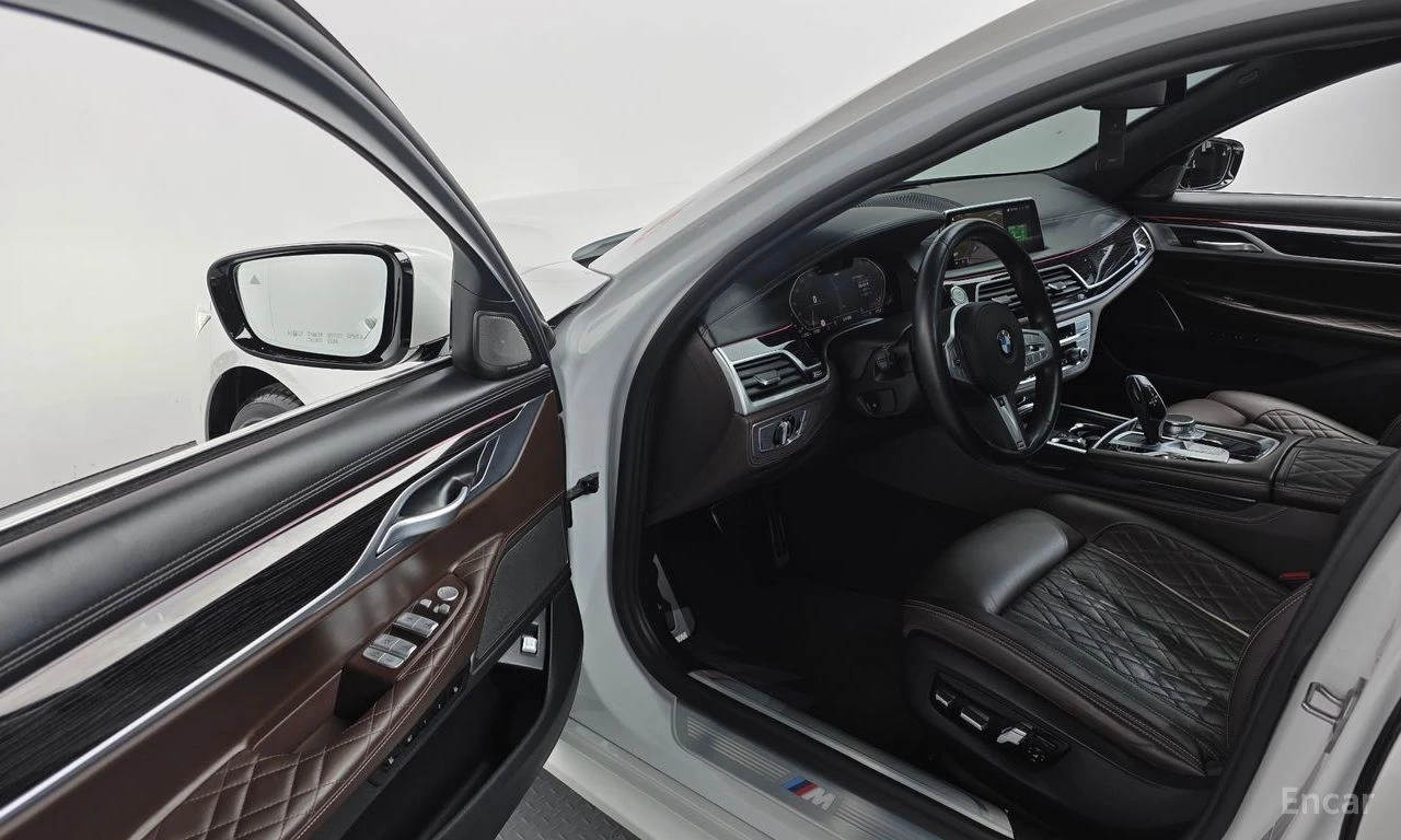 BMW 740 * ФИКСИРАНА ЦЕНА ДО БЪЛГАРИЯ * АВТОКРЕДИТ, снимка 14 - Автомобили и джипове - 55452403