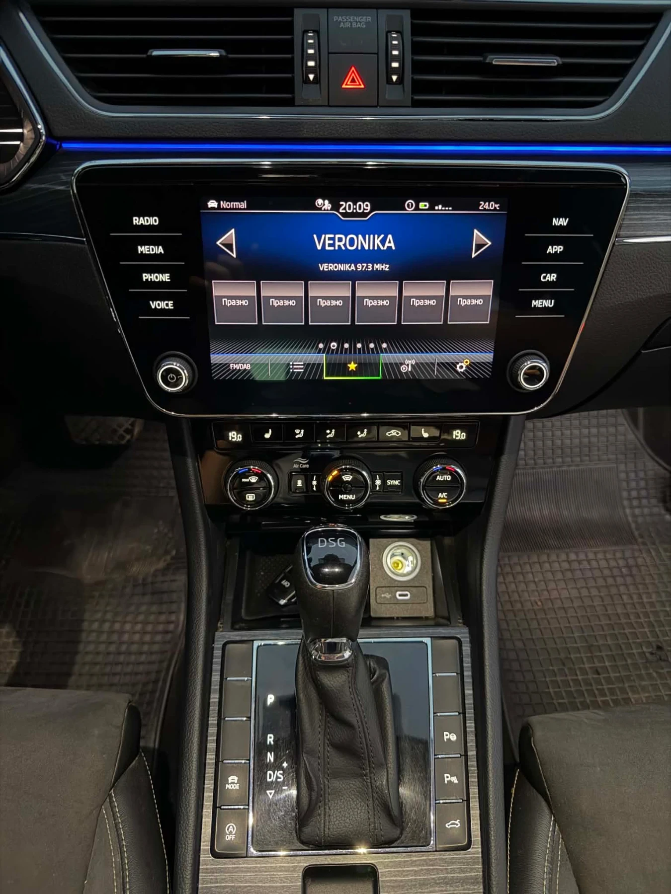 Skoda Superb 2.0TDI DSG, снимка 10 - Автомобили и джипове - 55826400