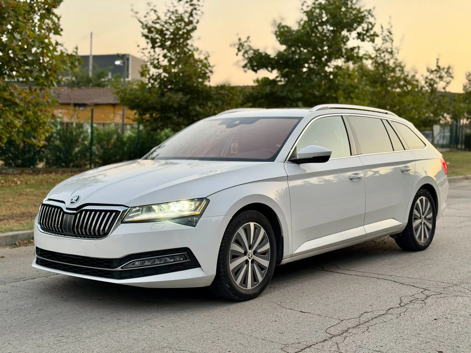 Skoda Superb 2.0TDI DSG, снимка 4 - Автомобили и джипове - 55826400