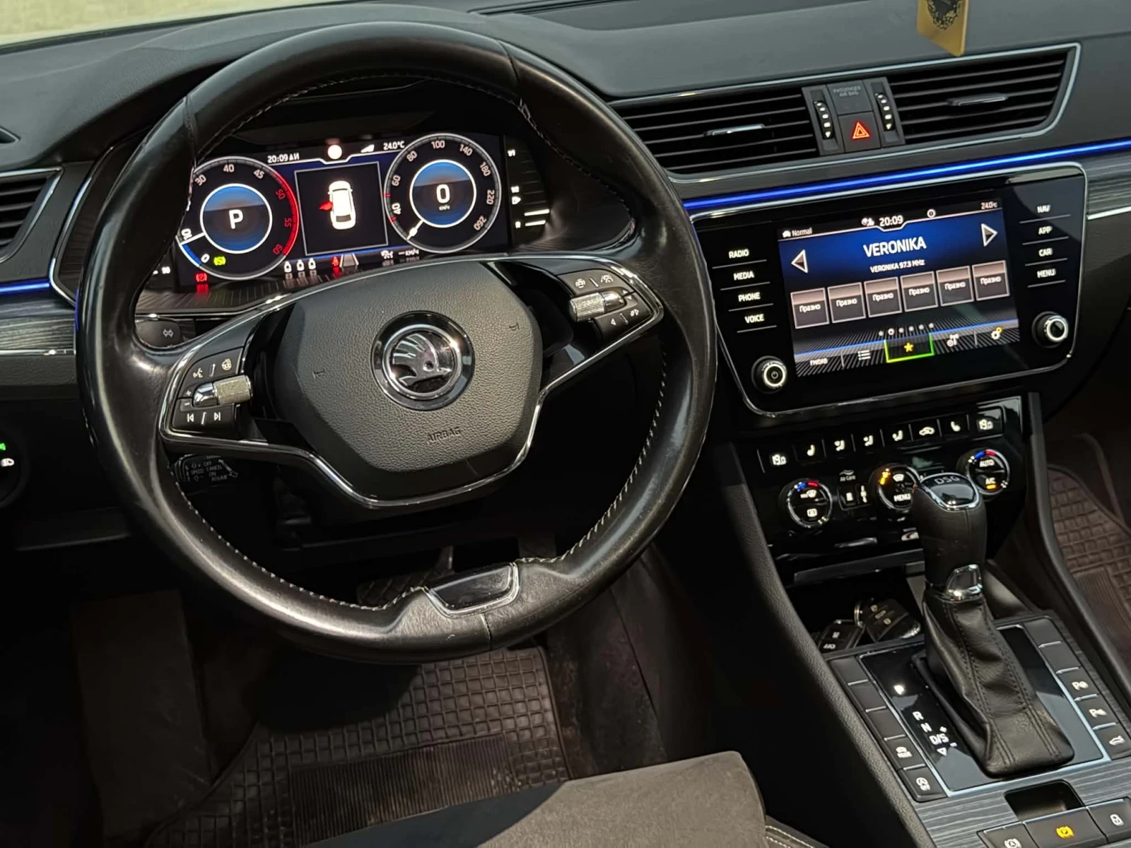 Skoda Superb 2.0TDI DSG, снимка 8 - Автомобили и джипове - 55826400