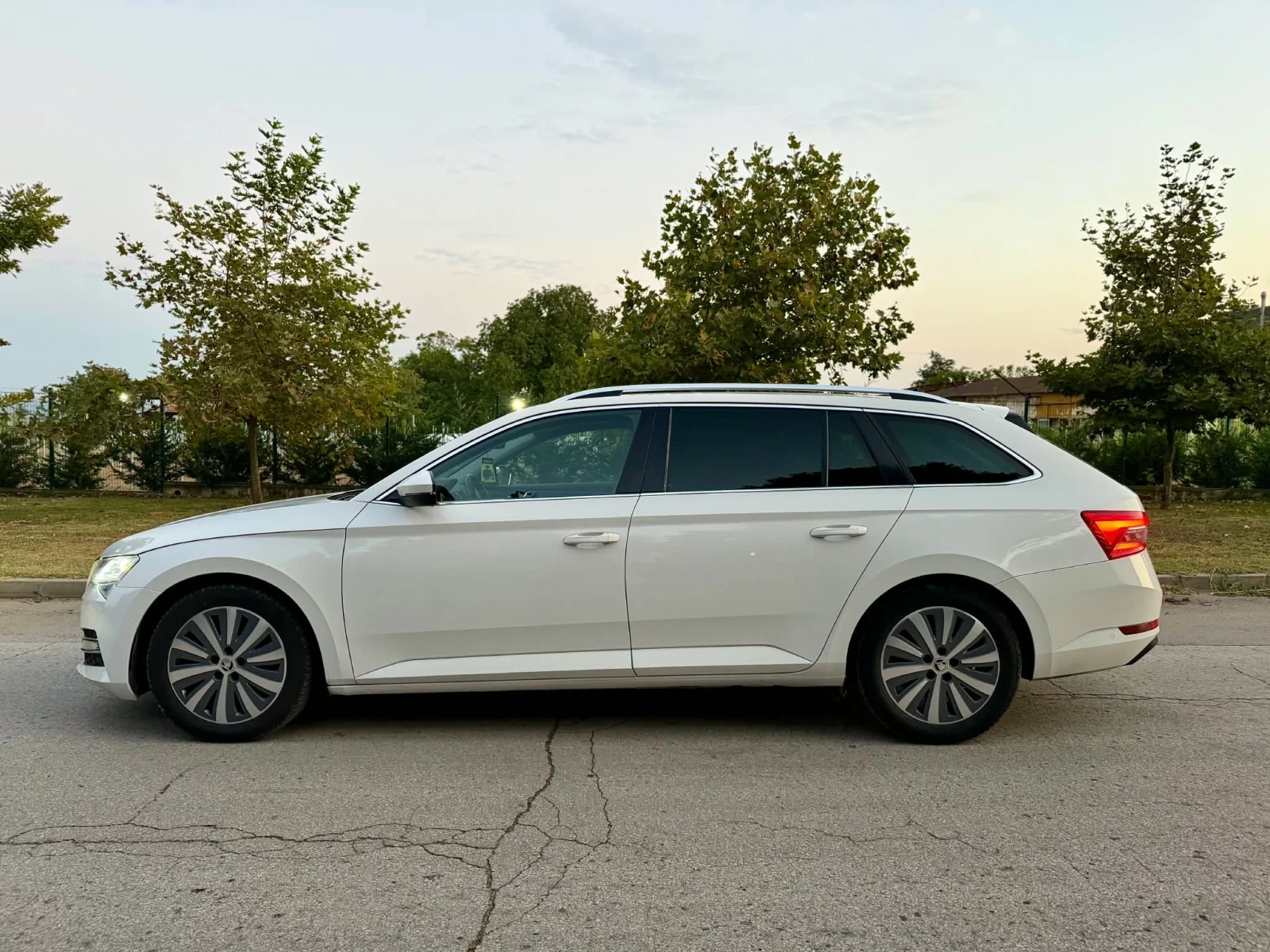 Skoda Superb 2.0TDI DSG, снимка 5 - Автомобили и джипове - 55826400