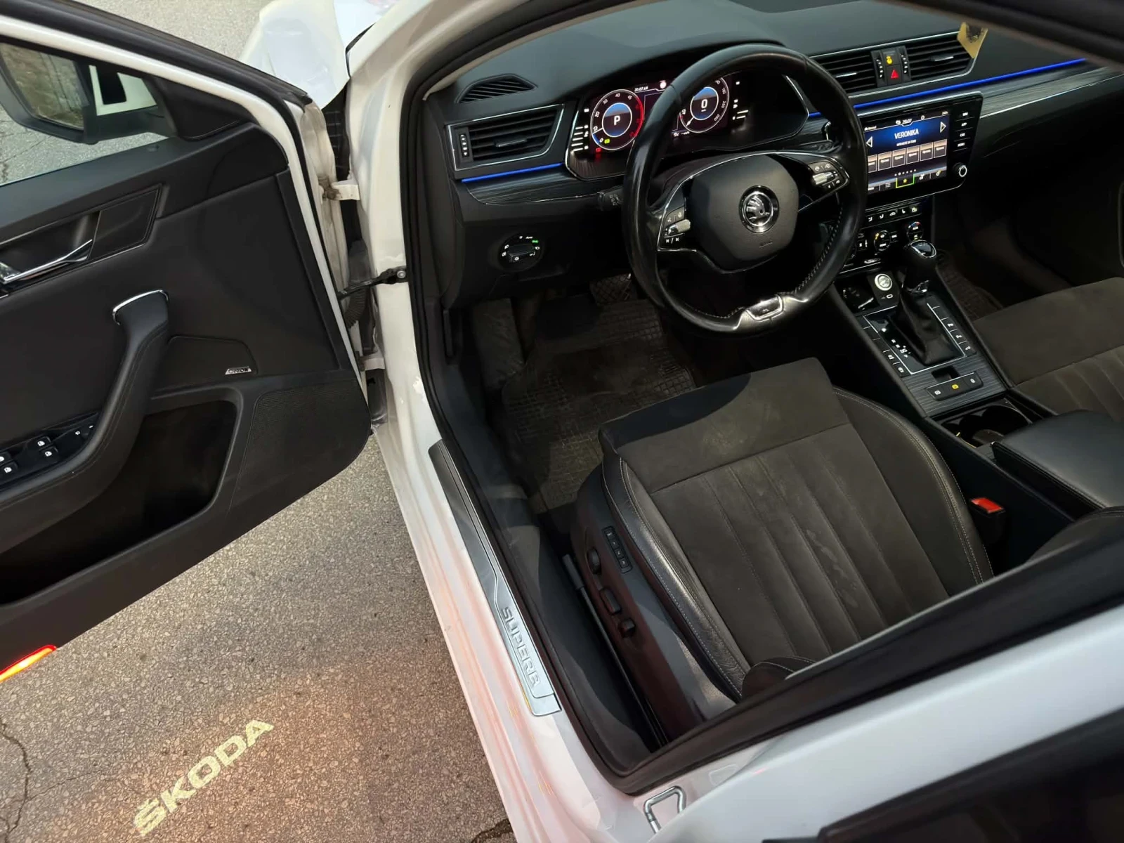 Skoda Superb 2.0TDI DSG, снимка 7 - Автомобили и джипове - 55826400