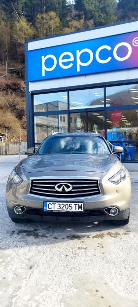 ����� �� �������� �� Infiniti QX70 S