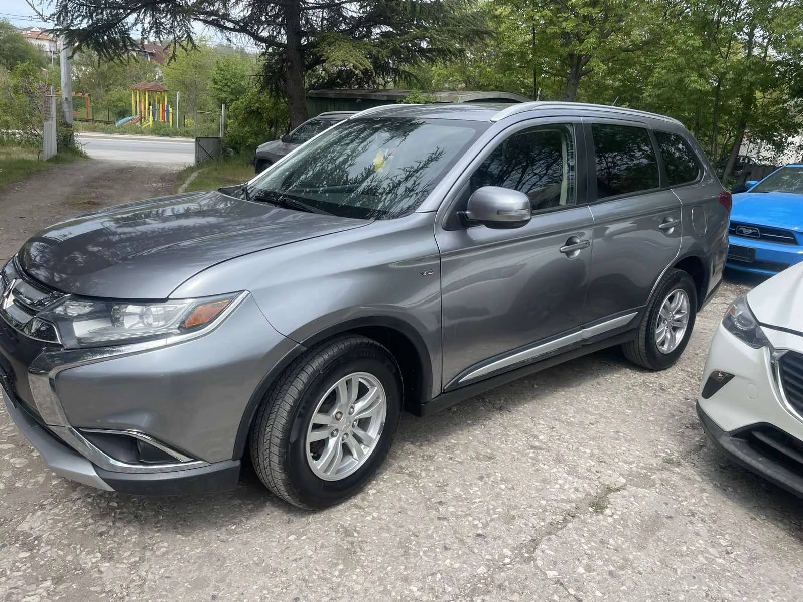 Mitsubishi Outlander 3.0 4х4 6+ 1 - изображение 2