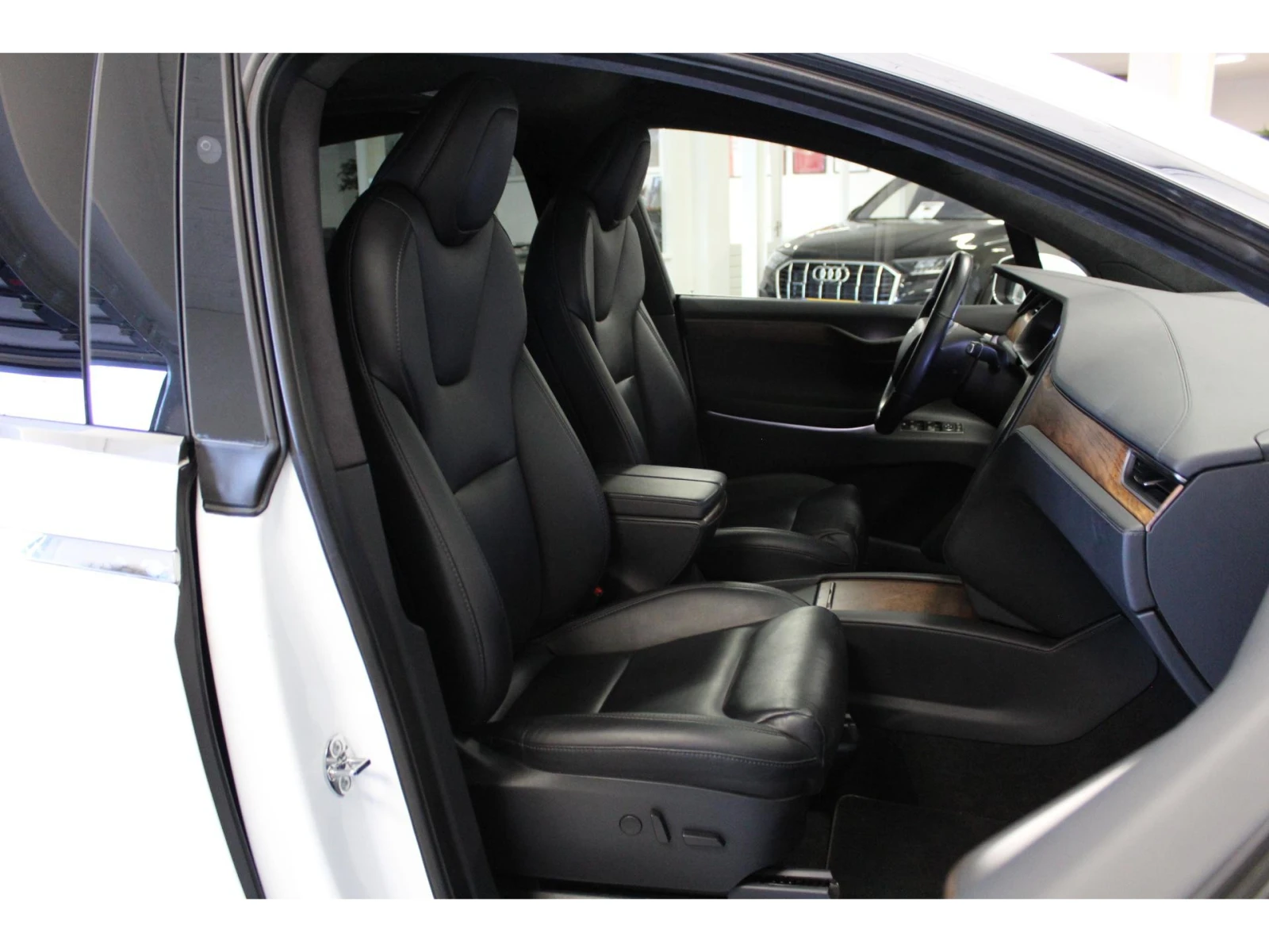 Tesla Model X LONG RANGE AWD DUAL MOTOR - изображение 8