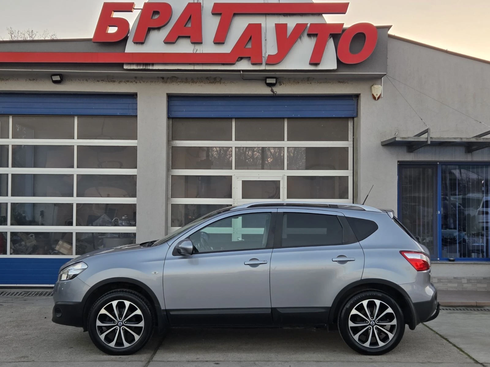 Nissan Qashqai 1.6 БЕНЗИН/СТАВА НА ГАЗ - изображение 6