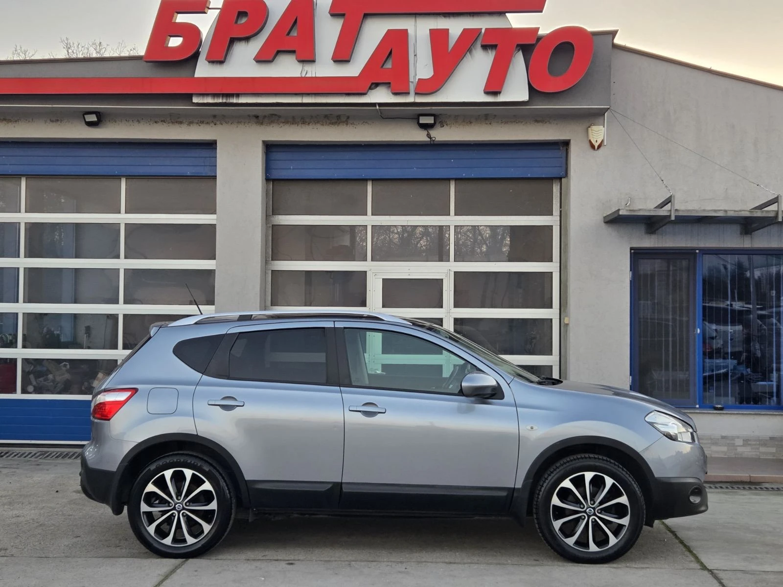 Nissan Qashqai 1.6 БЕНЗИН/СТАВА НА ГАЗ - изображение 5