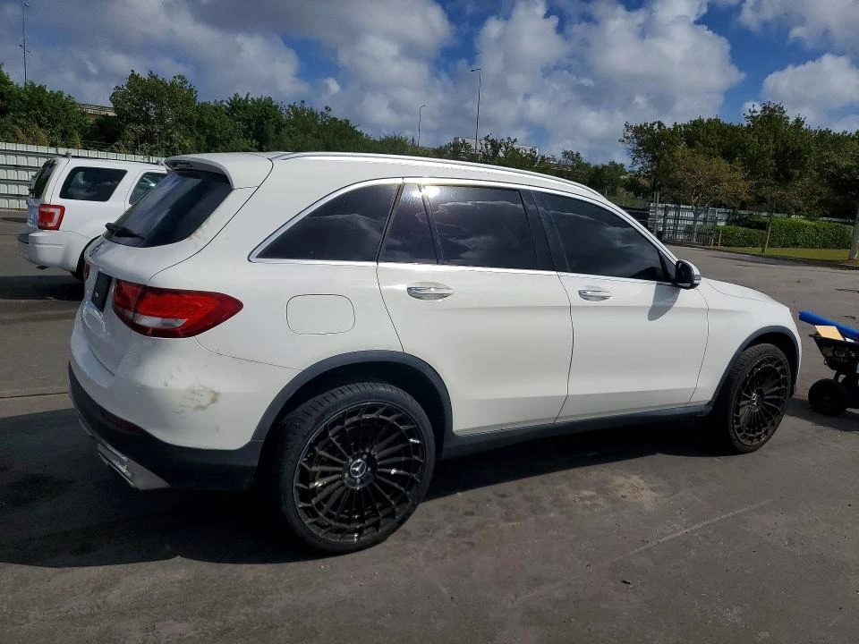 Mercedes-Benz GLC 300, снимка 3 - Автомобили и джипове - 54772384