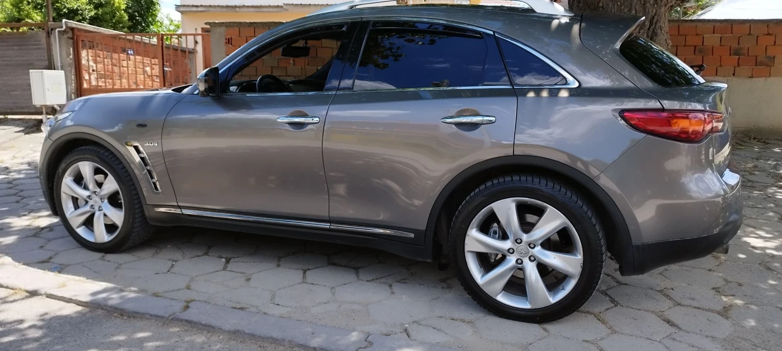 Infiniti QX70 S, снимка 3 - Автомобили и джипове - 54980365