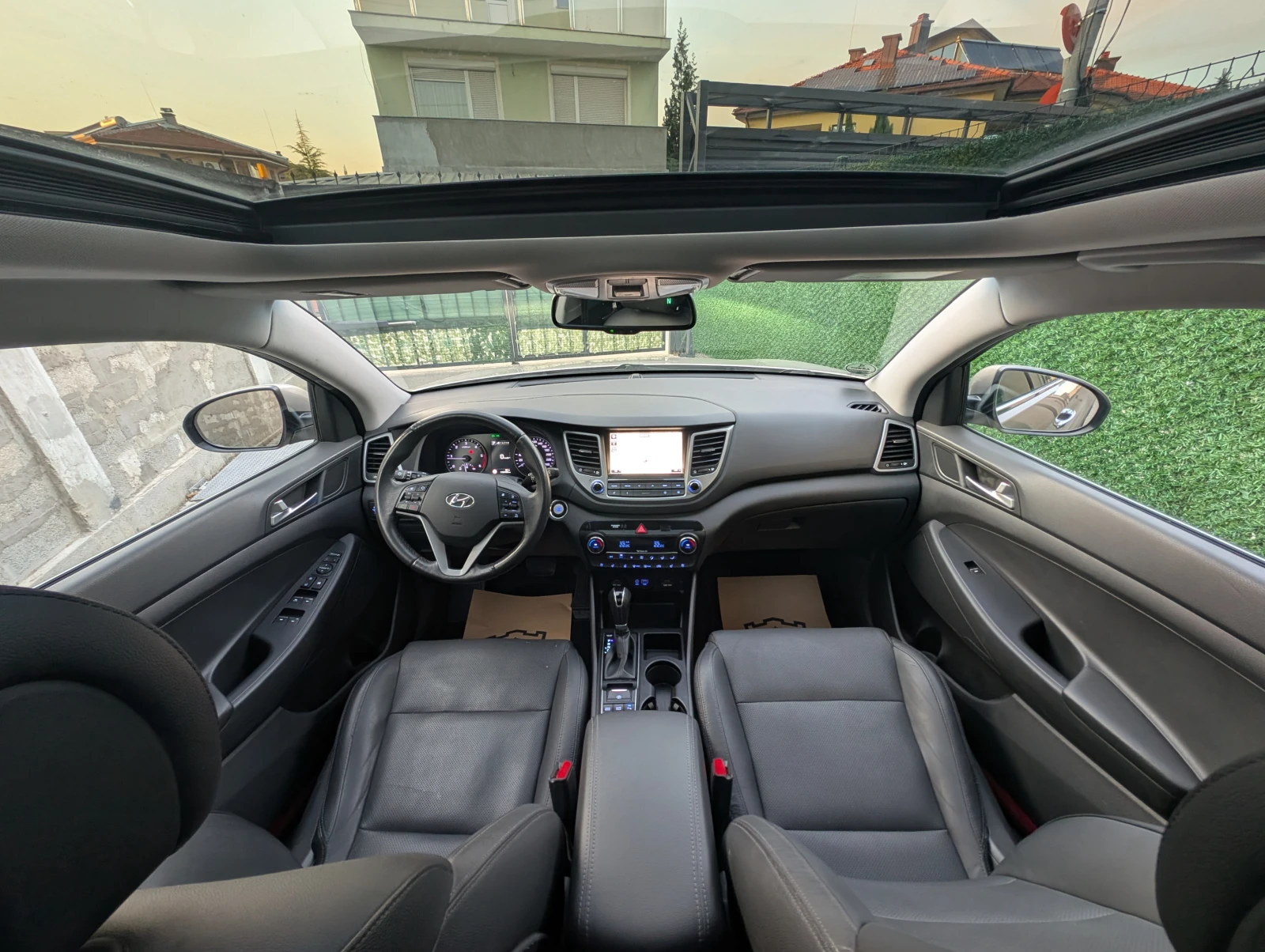 Hyundai Tucson 2.0CRDI* Premium* Обдухване* Подгрев* Панорама, снимка 10 - Автомобили и джипове - 55532809