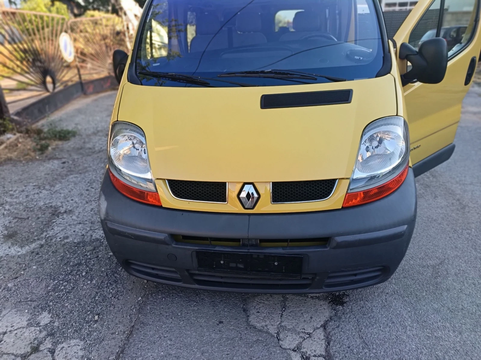 Renault Trafic, снимка 9 - Бусове и автобуси - 55949585
