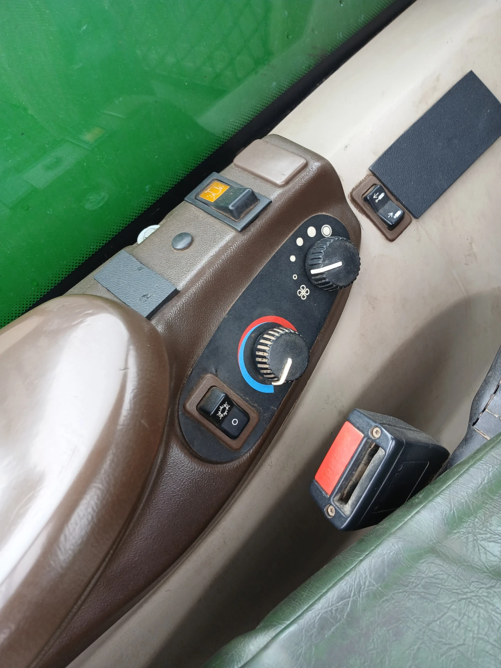 Телескопичен товарач John Deere 3215, снимка 6 - Селскостопанска техника - 55085386