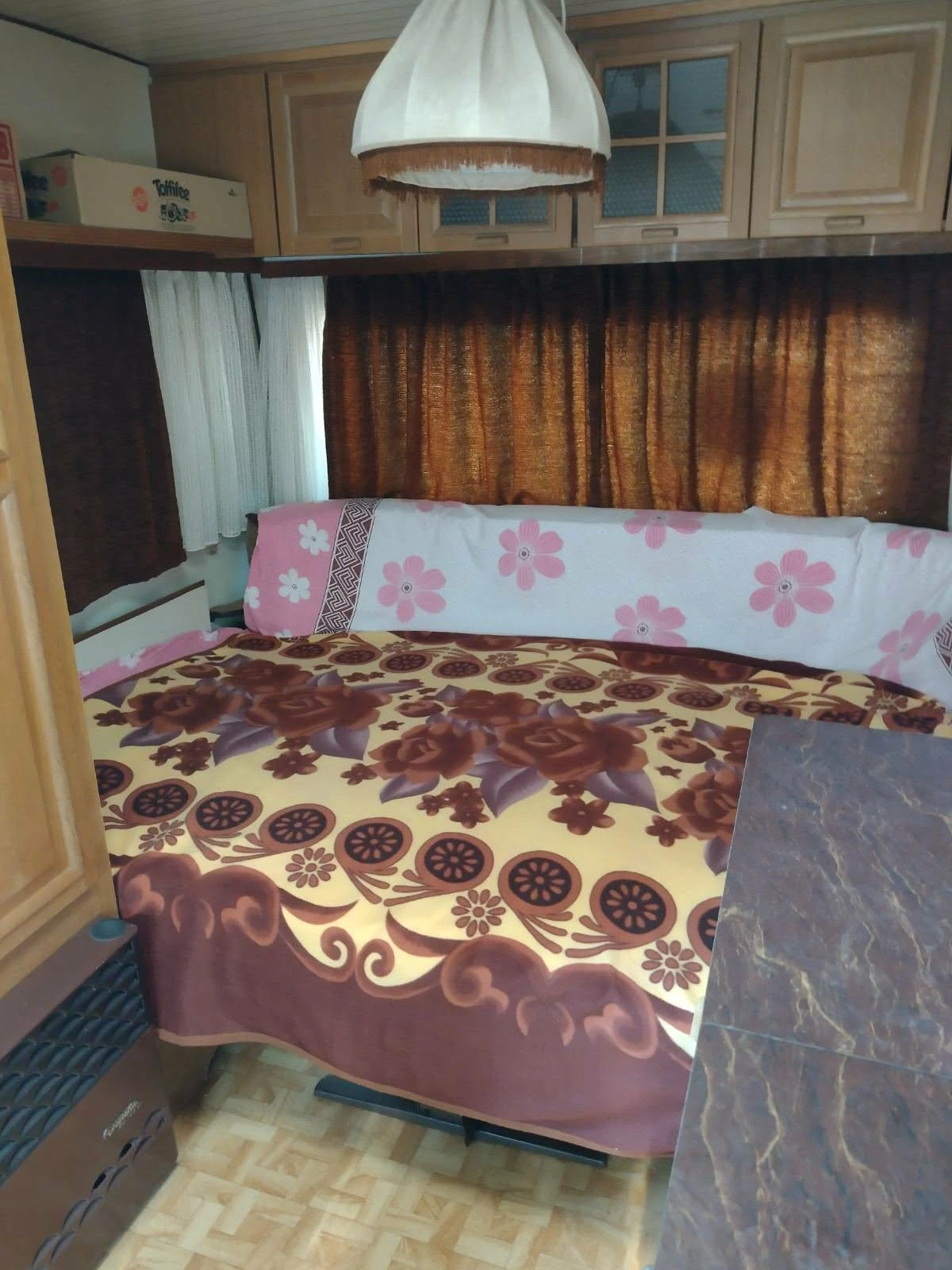 Каравана Hobby 360, снимка 9 - Каравани и кемпери - 54149799