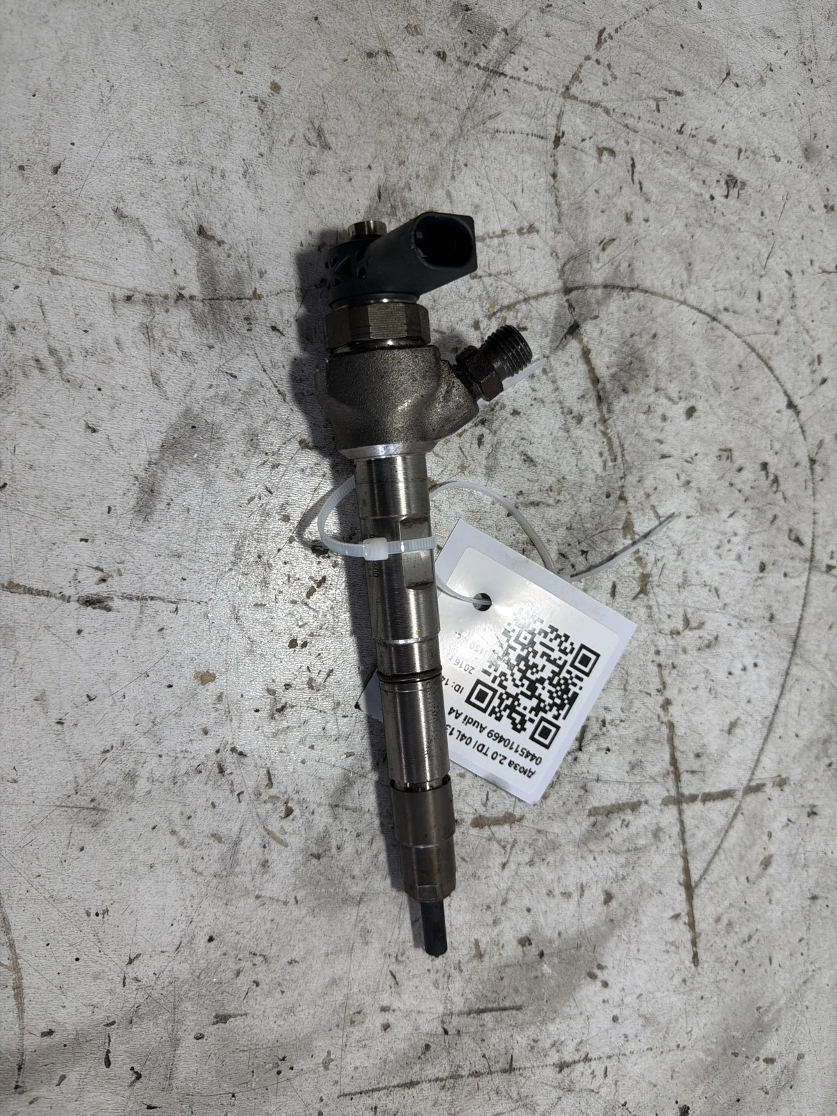 дюза 2.0 TDI 04L130277AC 0445110469 Audi A4