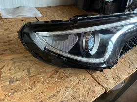 Alfa Romeo Stelvio Алфа Ромео Стелвио. Десен фар. Би-ксенон. 50552984. С забележки. 2 счупени захват, снимка 3 - Части - 53607820