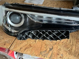 Alfa Romeo Stelvio Алфа Ромео Стелвио. Десен фар. Би-ксенон. 50552984. С забележки. 2 счупени захват, снимка 2 - Части - 53607820