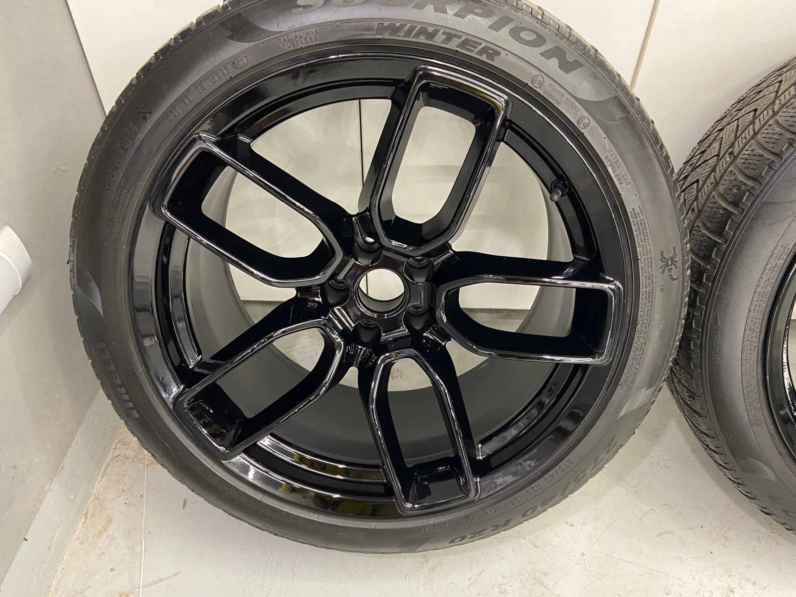    275/40R20  Dodge Challenger | Mobile.bg   8