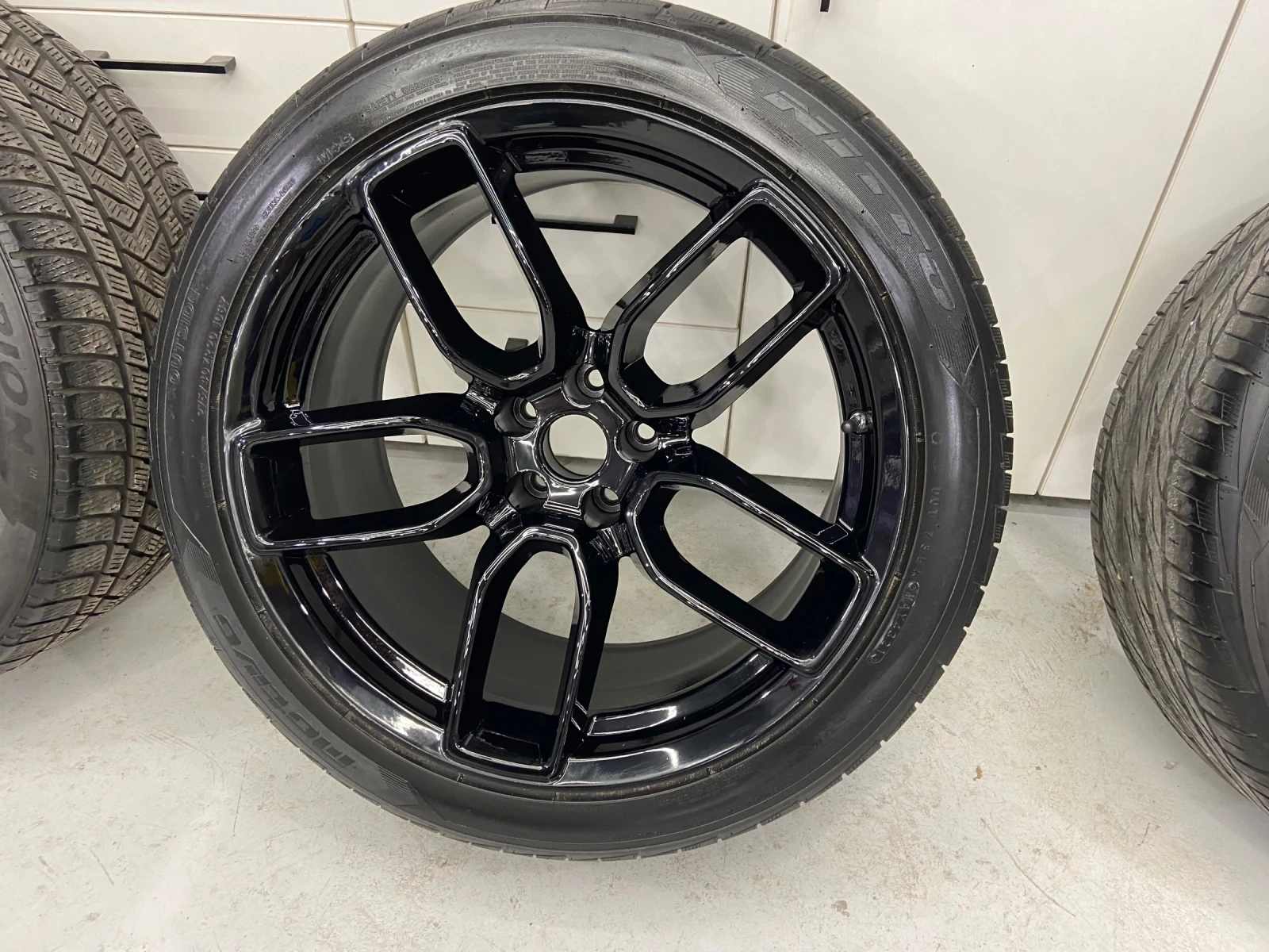    275/40R20  Dodge Challenger | Mobile.bg   6