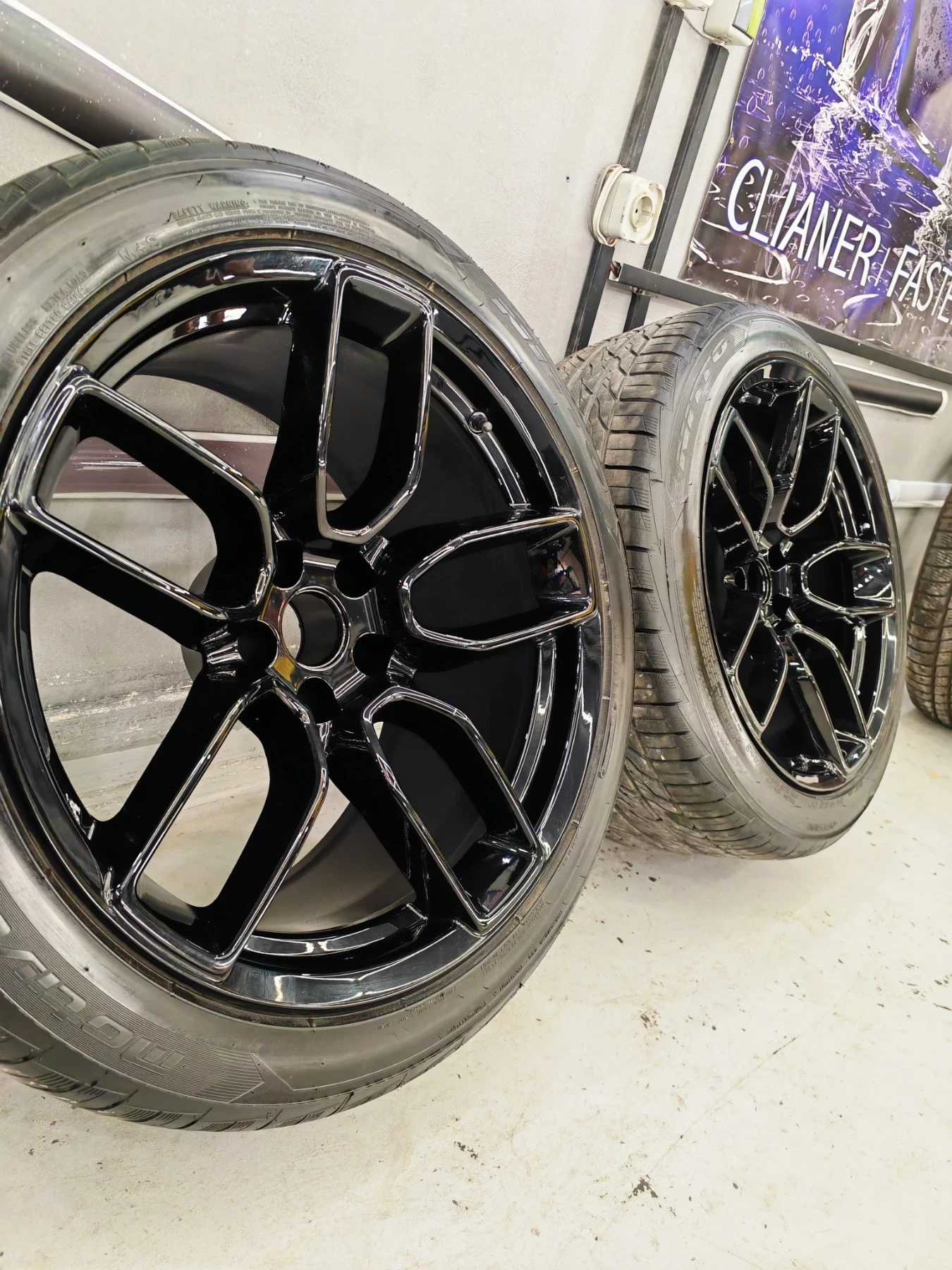    275/40R20  Dodge Challenger | Mobile.bg   4