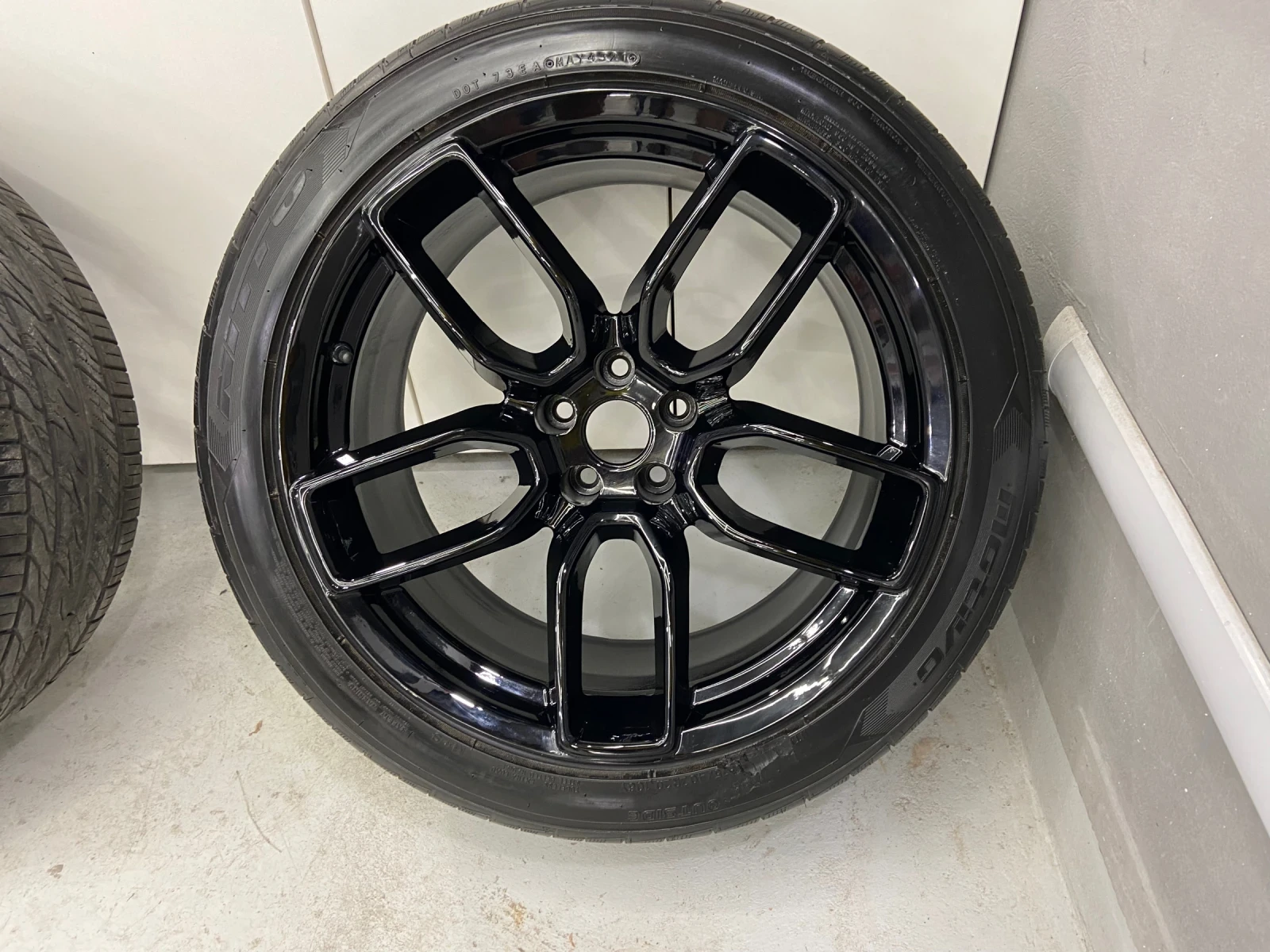    275/40R20  Dodge Challenger | Mobile.bg   7