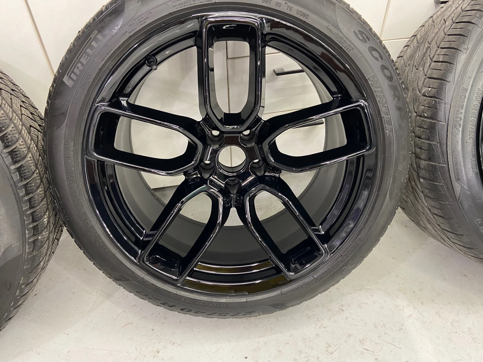    275/40R20  Dodge Challenger | Mobile.bg   5