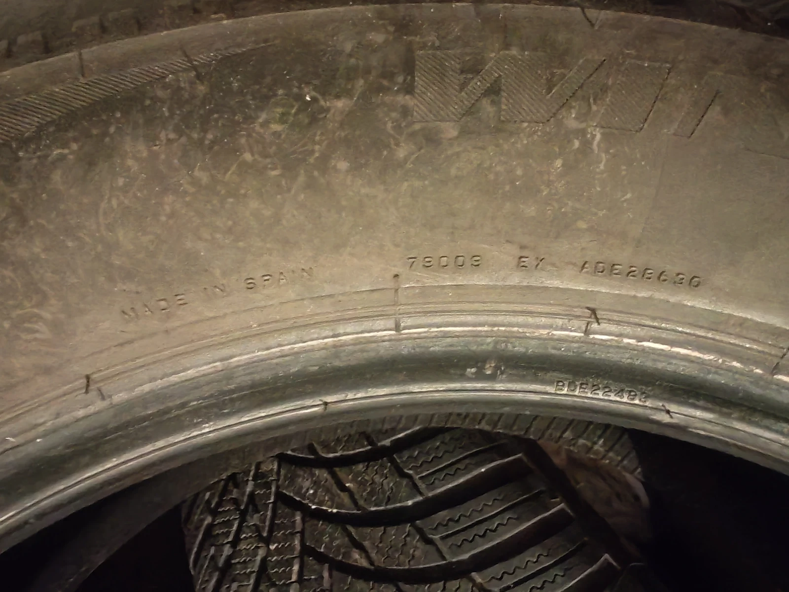 Гуми Зимни 235/60R18, снимка 4 - Гуми и джанти - 56243328