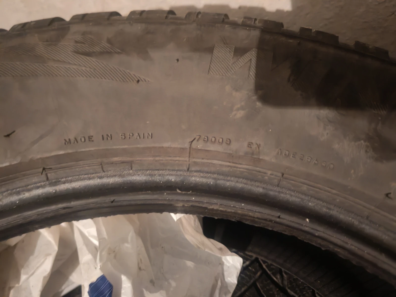 Гуми Зимни 235/60R18, снимка 3 - Гуми и джанти - 56243328