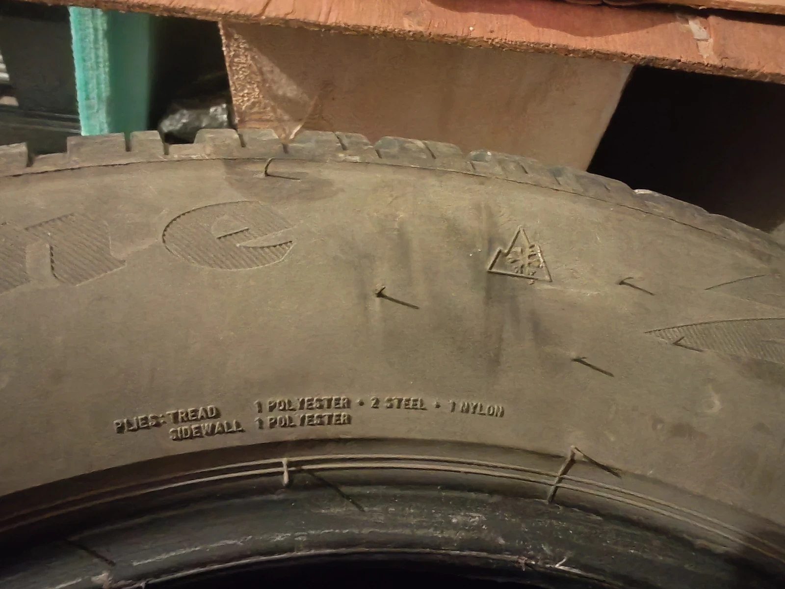 Гуми Зимни 235/60R18, снимка 7 - Гуми и джанти - 56243328