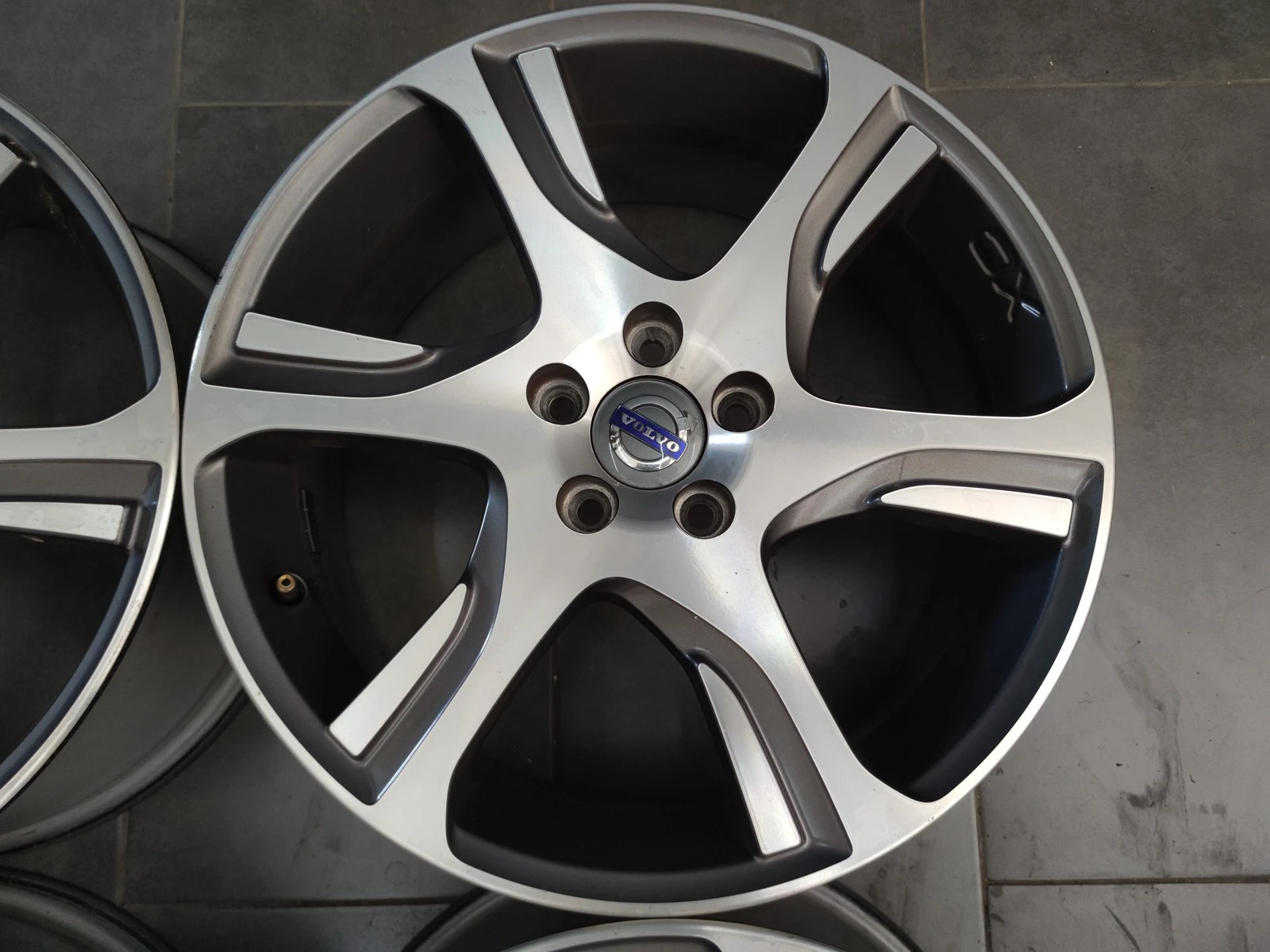 Джанти за Volvo, снимка 6 - Гуми и джанти - 56716465