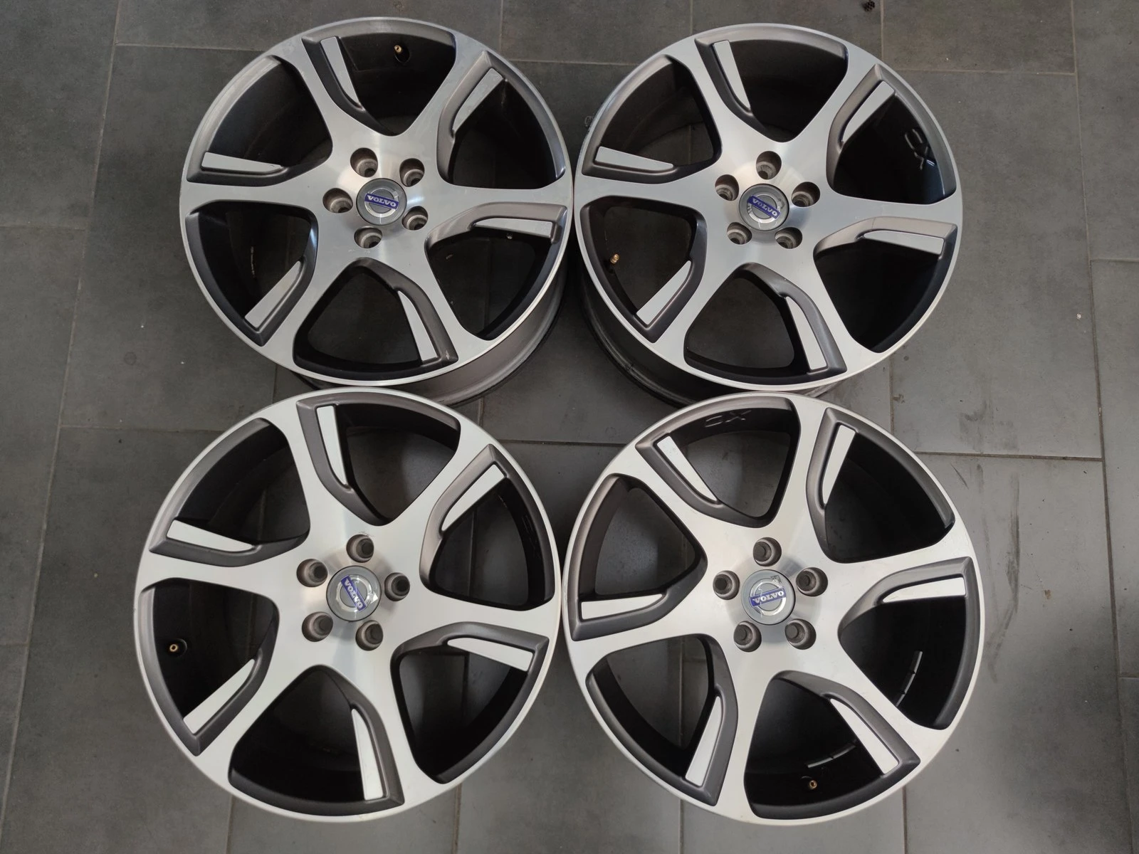 Джанти за Volvo, снимка 3 - Гуми и джанти - 56716465