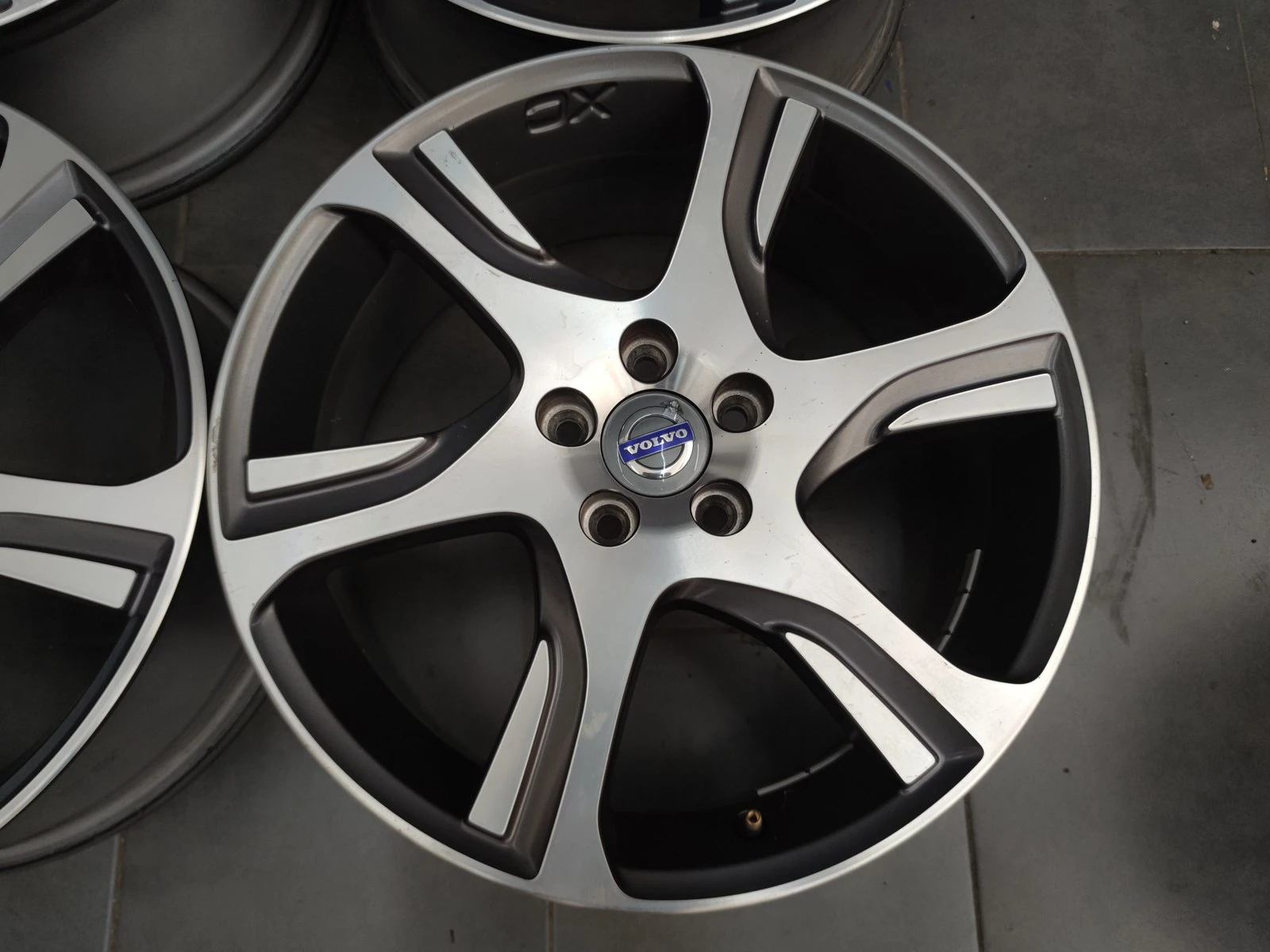 Джанти за Volvo, снимка 8 - Гуми и джанти - 56716465