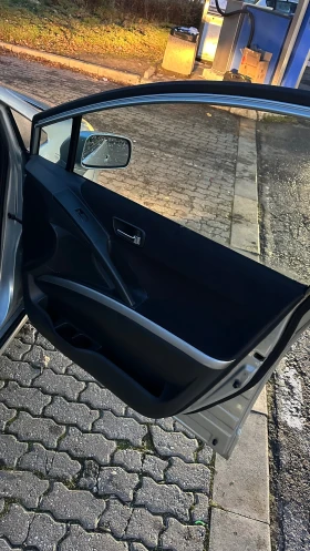 Toyota Corolla verso, снимка 8
