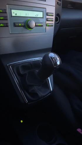 Toyota Corolla verso, снимка 13