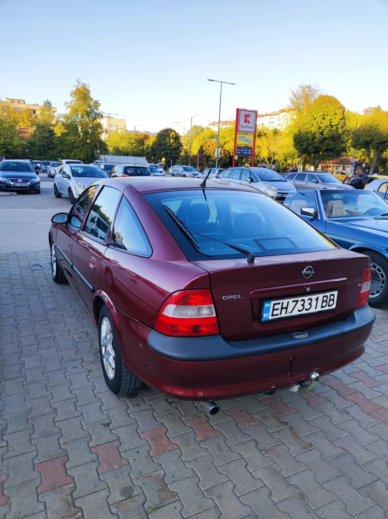 Opel Vectra 1.6i, снимка 3 - Автомобили и джипове - 47438428