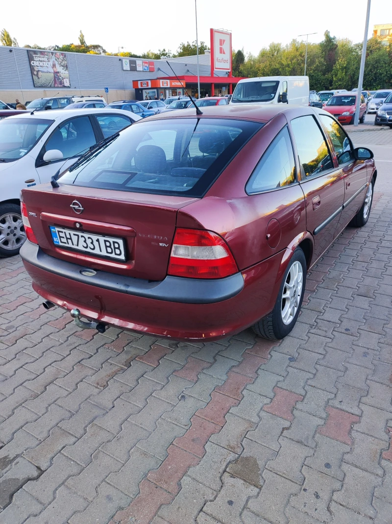 Opel Vectra 1.6i, снимка 4 - Автомобили и джипове - 47438428