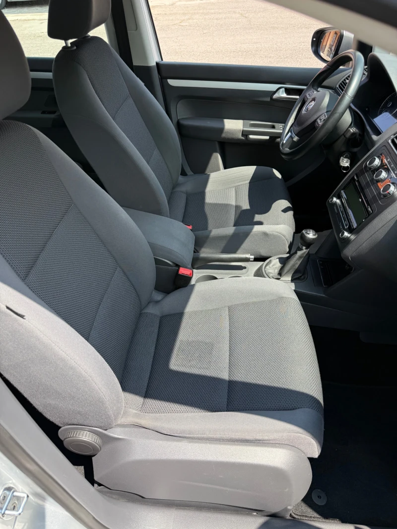 VW Touran 1.6 TDI, снимка 9 - Автомобили и джипове - 52093552