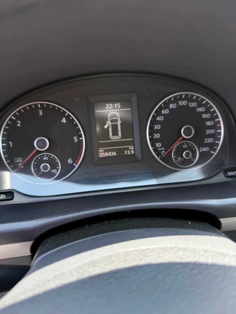 VW Touran 1.6 TDI, снимка 8 - Автомобили и джипове - 52093552