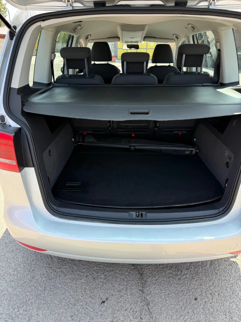 VW Touran 1.6 TDI, снимка 10 - Автомобили и джипове - 52093552