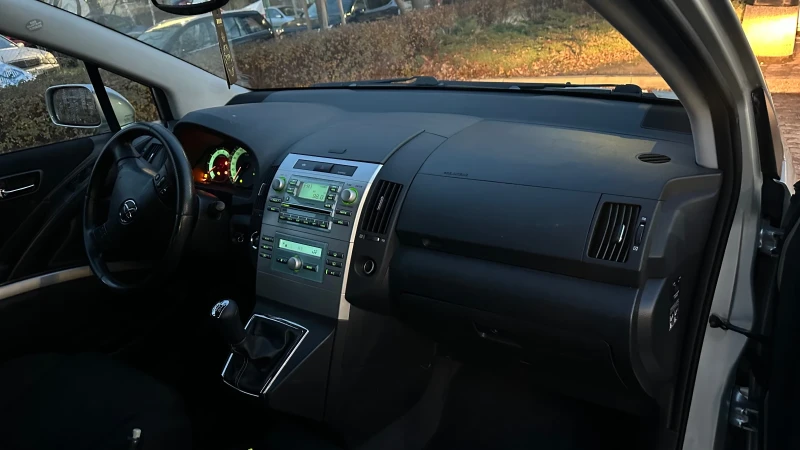 Toyota Corolla verso, снимка 9 - Автомобили и джипове - 52617533