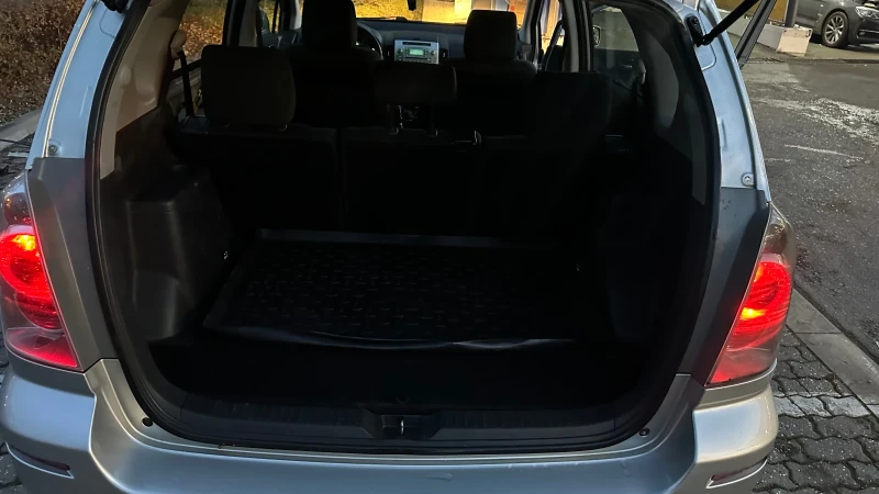 Toyota Corolla verso, снимка 10 - Автомобили и джипове - 52617533