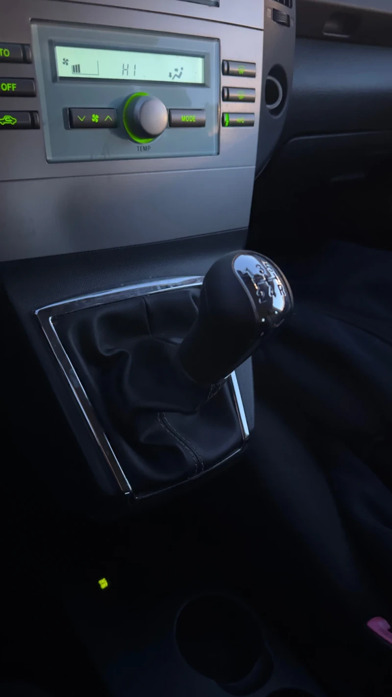 Toyota Corolla verso, снимка 13 - Автомобили и джипове - 52617533