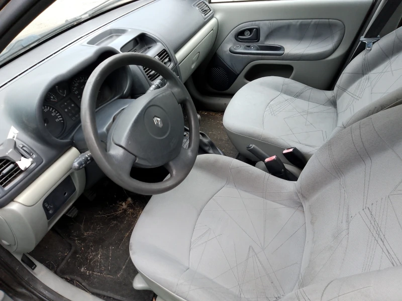 Renault Clio 1.2, снимка 6 - Автомобили и джипове - 52774102