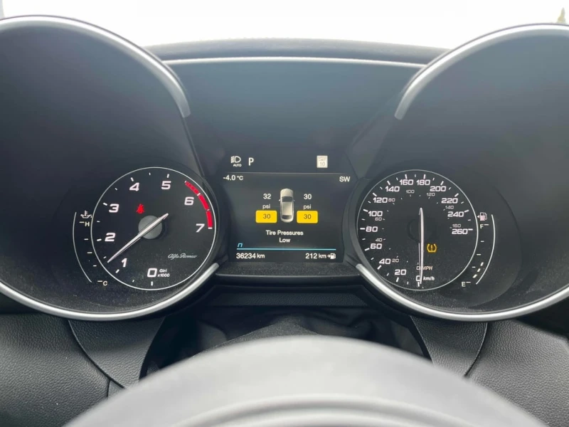 Alfa Romeo Giulia * Veloce * CARFAX * ЦЕНА ДО БГ, снимка 8 - Автомобили и джипове - 53383483