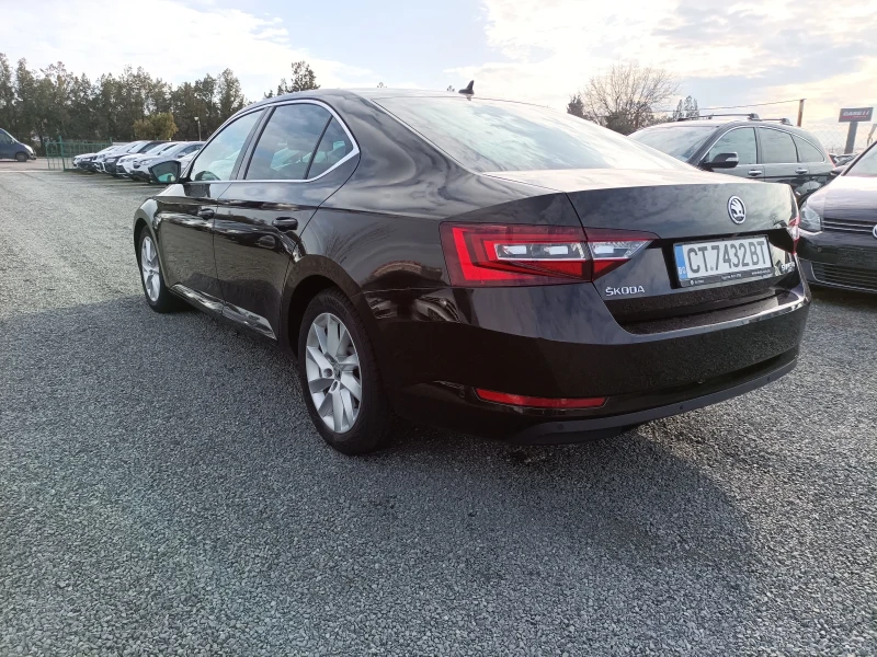 Skoda Superb 2.0 автомат нави седан кожа, снимка 8 - Автомобили и джипове - 53514127