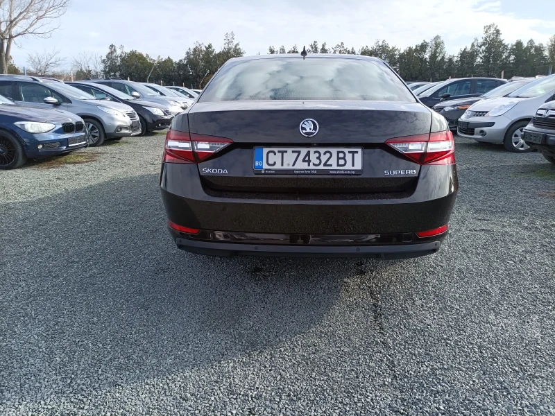 Skoda Superb 2.0 автомат нави седан кожа, снимка 6 - Автомобили и джипове - 53514127